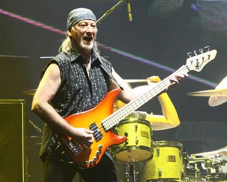 Skupina Deep Purple, která hrála na zahájení, si za VIP vystoupení poítá zhruba od tí do ty milion korun.