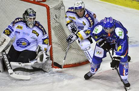 David Ludvík (uprosted) jet v plzeském dresu.