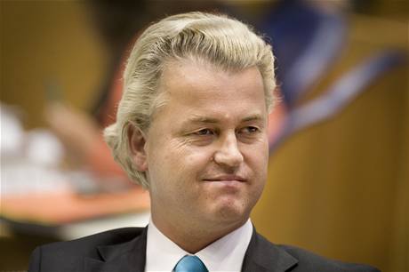 Geert Wilders se i pes zákaz do Velké Británie vydal.