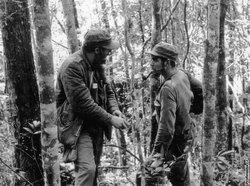 Fidel Castro a Ernesto Che Guevara v roce 1957