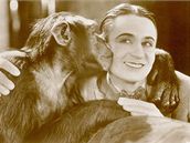 Pohlednice se Sidem Chaplinem z roku 1929: Milá Karliko, u se na tebe tím...