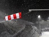 Silný vítr na skokanských m�stcích na Je�t�du