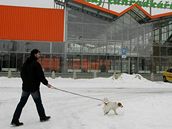 Dostav�ný, ale prázdný supermarket v Teplicích