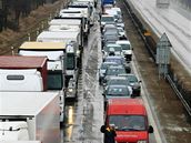 Kolona na 6,5 kilometru dálnice D2 smrem na Brno