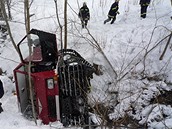 Rolba spadla v Rokytnici do potoka (14.2.2009)