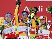 Ti nejlepí: (zleva) stíbrná árka Záhrobská, zlatá Maria Rieschová a bronzová Tanja Poutiainenová