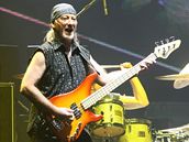 Baskytarista Roger Glover z Deep Purple bhem slavnostního zahájení MS v Liberci