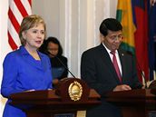 Hillary Clintonová a Hasan Wirajuda 