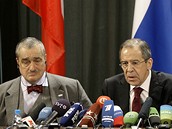 Karel Schwarzenberg, Sergej Lavrov a Javier Solana na jednání v Moskv