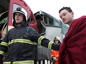 V Paskov se srazily osobn vlaky. Nehoda si vydala pes 40 zrannch, dva z nich odvezl vrtulnk. (16. nora 2009)
