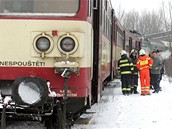 V Paskov se srazily osobn vlaky. Nehoda si vydala 23 zrannch, dva z nich odvezl vrtulnk. (16. nora 2009)
