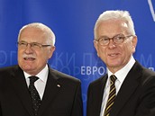 Prezident Vclav Klaus a pedseda Evropskho parlamentu Hans-Gert Pttering se zdrav v Bruselu (19. nora 2009)