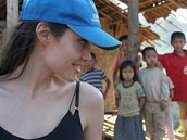 Angelina Jolie se pijela podívat do uprchlických tábor v Thajsku.