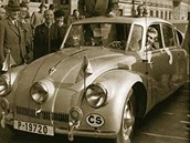 Miroslav Zikmund a Jiří Hanzelka přijíždějí domů z první cesty v roce 1950