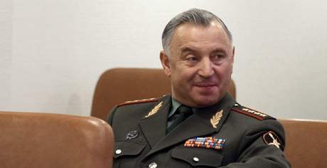 éf ruské armády Makarov: Je to politika, rozhodnout musí prezident.