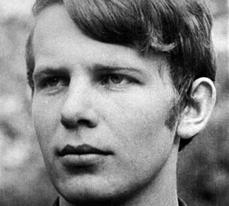 Jan Zajíc. Osmnáctiletý student ze umperka, který se 25. února 1969 upálil v prjezdu domu na Václavském námstí v Praze. 