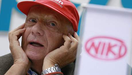 Bývalý závodník Formule 1 Niky Lauda ml zájem spolupracovat se SkyEurope. Kdy ale zjistil, jak fungují, radji si zaloil vlastní aerolinky. Ilustraní foto.