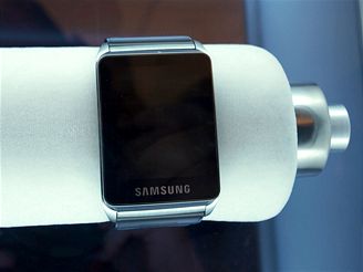 Mobil v hodinkách od Samsungu