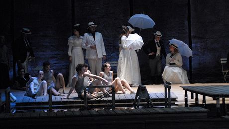 V praské Státní opee se uvádí výtené mezinárodní nastudování opery Benjamnina Brittena Smrt v Benátkách. Ale ádná kulturní událost to v esku není. Moderní opera tu stojí na okraji zájmu.
