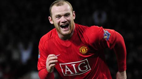AIG bude na dresu Manchesteru u� jen rok. Jaké logo bude Rooney na hrudi nosit potom?