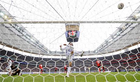 Kevin Kuranyi z Schalke oslavuje gl svho tmu proti Frankfurtu