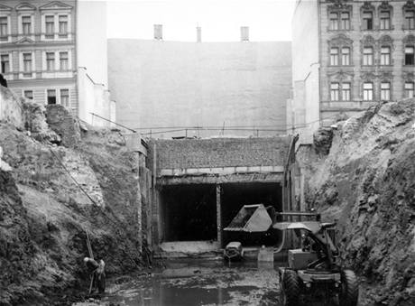 Podívejte se, jak se stavělo metro v Praze. Unikátní fotografie staré 40  let - iDNES.cz