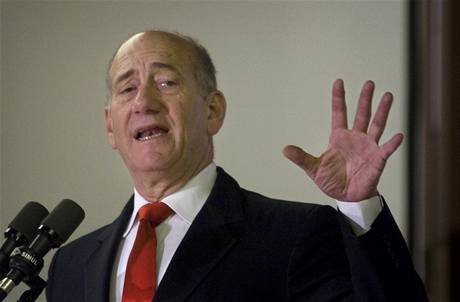 Olmert politiku opustil a dnes je soukromou osobou.
