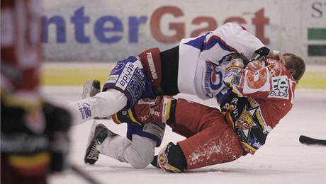 Hokej HC Vrchlabí - trach, HC VCES Hradec Králové - Zápotoný, hromadná rvaka 