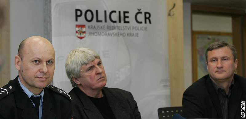 Námstek editele jihomoravské policie Jaroslav Vank (vlevo)