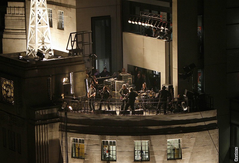 U2 hrají na stee radia BBC v Londýn (27.2.2008)