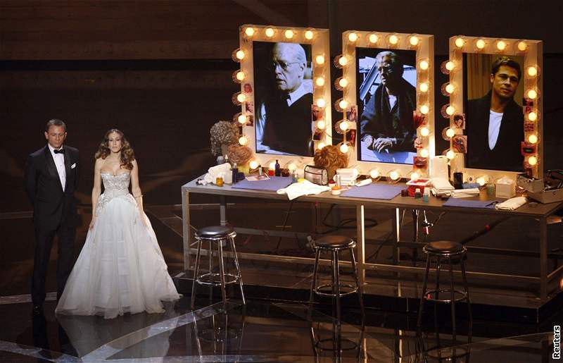 Oscar 2008 - Sarah Jessica Parker a Daniel Craig pi udlování ceny za nejlepí make-up
