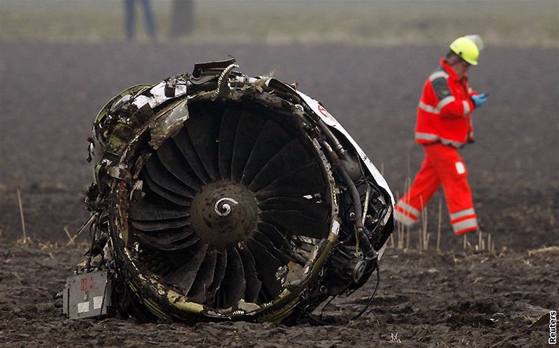 Motor Boeingu 737 letecké spolenosti Turkish Airlines se zítil nedaleko Amsterdamu