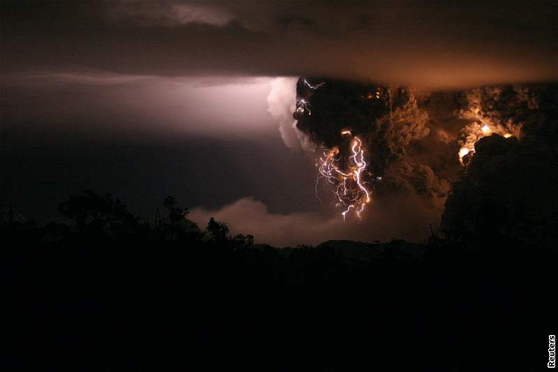 Snímek sopky Chaitén vyhrál letos kategorii píroda na souti World Press Photo