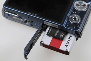 Sony W290 - baterie, karta