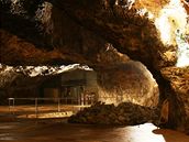 Medv�d� s�l v jeskyni V�pustek - Nov� �pravy a zm�ny v jeskyni V�pustek -...