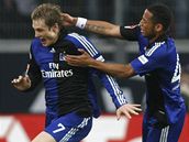 Hamburk: Marcell Jansen (vlevo) a Dennis Aogo se radují z gólu