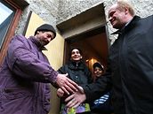 Ministr Kocáb na náv�t�v� ubytovny UNO pro nep�izp�sobivé ob�any z Litvínova (24. února 2009)