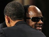 Barack Obama a Stevie Wonder pi pedvn Gershwinovy ceny za rok 2008
