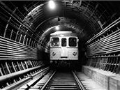 ES  v tunelu v roce 1973- aranovaná fotografie