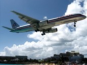 Karibik, Maho Beach na ostrov St Marteen