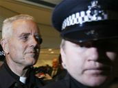Biskup Richard Williamson po píletu na londýnské letit Heathrow