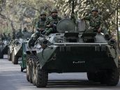 Vzpouru pohrani�ník� v Bangladé�i utnul a� zásah armády