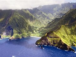 Pekrsn pobe havajskch ostrov.