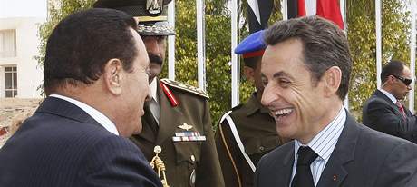 Drcovsk konference pro obnovu Gazy. Egyptsk prezident Husn Mubarak a francouzsk prezident Nicolas Sarkozy (2. bezna 2009)