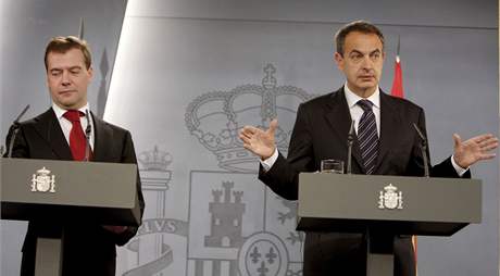 Ruský prezident Dmitrij Medvedv a panlský premiér José Luís Zapatero (3. únor 2009)