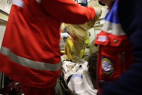 Záchranái pacienta pevezli do umperské nemocnice, tam ale zranní hlavy podlehl. Ilustraní foto