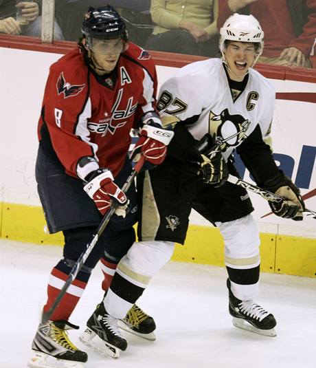 HVZDY. Ovekin (vlevo) lídr Washingtonu a Crosby, kapitán Pittsburghu.