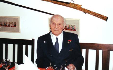 Plukovník Uruba na oslav svých 90. narozenin