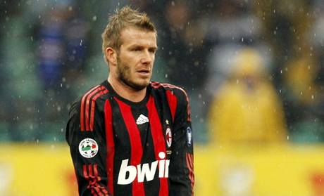 David Beckham znovu oblékne dres AC Milán.
