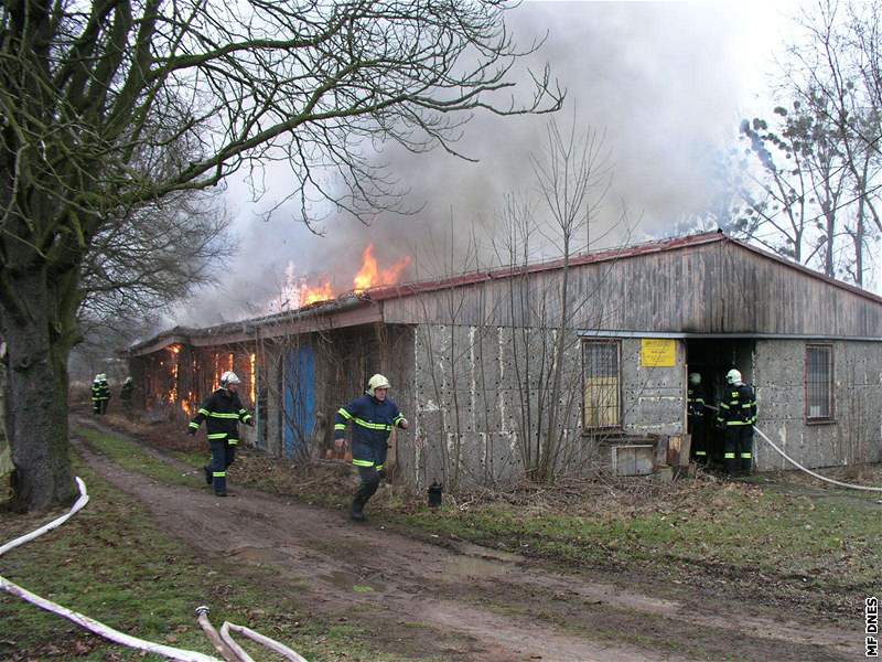 Starý devný pízemní pavilon v areálu tenisového klubu v Beclavi vyhoel